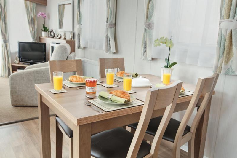 Hotel Heavenly Haven Lymington Esterno foto
